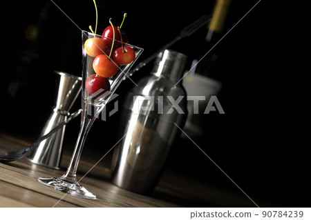 Image cut of martini, cocktails, bars, etc. using shakers, measuring cups, bar spoons, etc. Image cut of martini, cocktails, bars, etc. using shakers, measuring cups, bar spoons, etc. 90784239