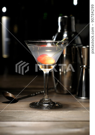 Image cut of martini, cocktails, bars, etc. using shakers, measuring cups, bar spoons, etc. Image cut of martini, cocktails, bars, etc. using shakers, measuring cups, bar spoons, etc. 90784299