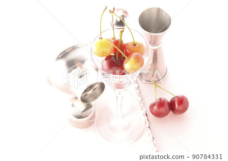 Image cut of martini, cocktails, bars, etc. using shakers, measuring cups, bar spoons, etc. Image cut of martini, cocktails, bars, etc. using shakers, measuring cups, bar spoons, etc. 90784331