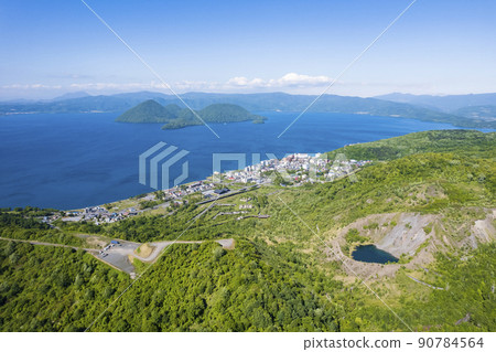 Lake Toya and Konpira crater seen from the sky 90784564