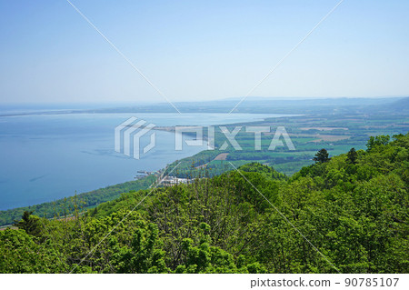 Lake Saroma Observatory overlooking Lake Saroma, Hokkaido Lake Saroma Observatory overlooking Lake Saroma, Hokkaido 90785107