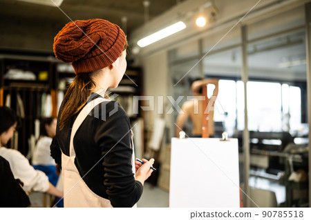 學習藝術的年輕人 90785518