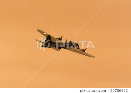 美國陸軍波音 B-17G 轟炸機在黃昏 美國陸軍波音 B-17G 轟炸機在黃昏 90786832