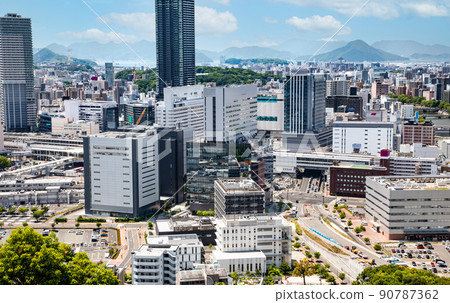 這是從廣島站北側的雙葉山山頂附近向廣島灣看去的景色。可以看到神輪島和二之島。廣島 90787362