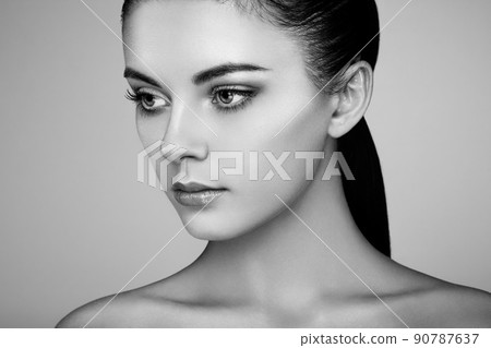 Beautiful woman face 90787637