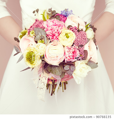 Woman with bouquet of flowers in her hands 90788135