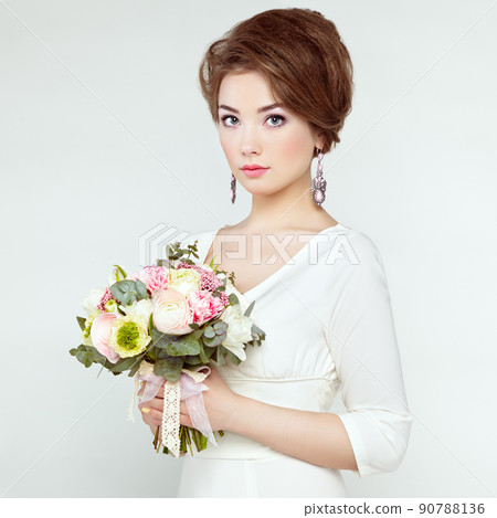 Woman with bouquet of flowers in her hands 90788136
