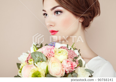 Woman with bouquet of flowers in her hands 90788141