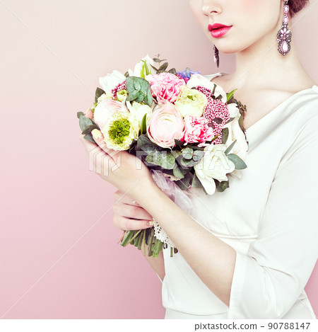 Woman with bouquet of flowers in her hands 90788147