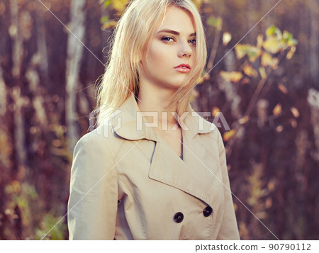Portrait of young beautiful woman in autumn cloak Portrait of young beautiful woman in autumn cloak 90790112