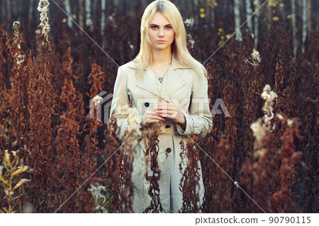 Portrait of young beautiful woman in autumn cloak Portrait of young beautiful woman in autumn cloak 90790115
