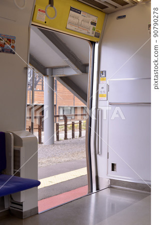 JR Hokkaido train is stopped JR Hokkaido train is stopped 90790278