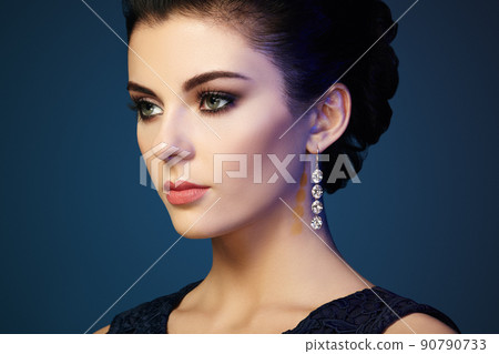 Fashion portrait of young beautiful woman with jewelry 90790733