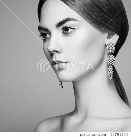Fashion portrait of young beautiful woman with jewelry 90791233