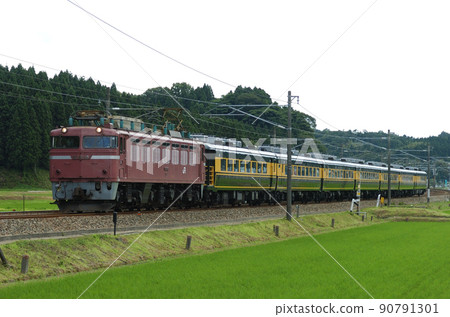 北陸本線牛屋大正寺 JR West EF81-46（敦賀）+14系沙龍車浪速（宮原） 90791301