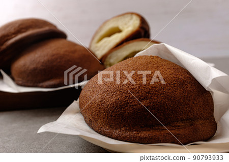 摩卡麵包、咖啡和奶油 摩卡麵包、咖啡和奶油 90793933