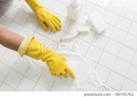 Rubber gloves, tile cleaning, general cleaning Housewife's housework 90795762