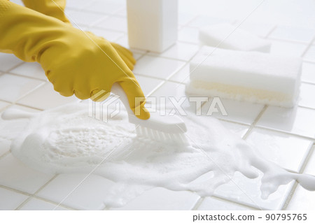 Rubber gloves, tile cleaning, general cleaning Housewife's housework 90795765
