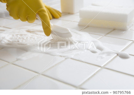 Rubber gloves, tile cleaning, general cleaning Housewife's housework 90795766