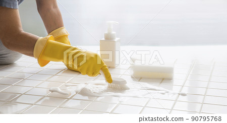 Rubber gloves, tile cleaning, general cleaning Housewife's housework 90795768