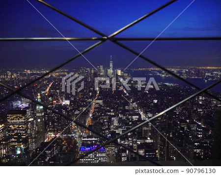 View from the observation deck of the Empire State Building in New York 90796130