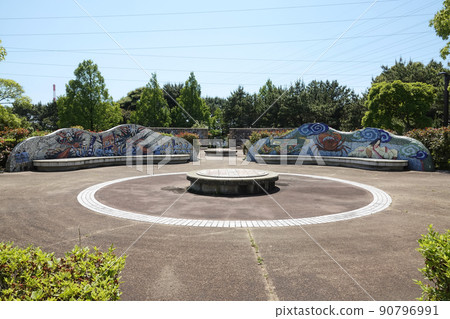Relief of a local hill bench in Suwa Park, Omuta City 90796991