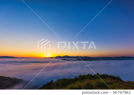 Sea of clouds in Arataniyama (Shiraki-cho, Asakita-ku, Hiroshima City, Hiroshima Prefecture) Sea of clouds in Arataniyama (Shiraki-cho, Asakita-ku, Hiroshima City, Hiroshima Prefecture) 90797962