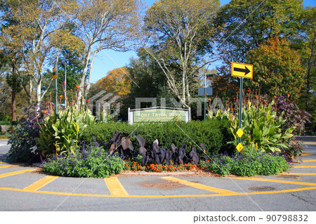 Welcome to Fort Tryon Park 90798832