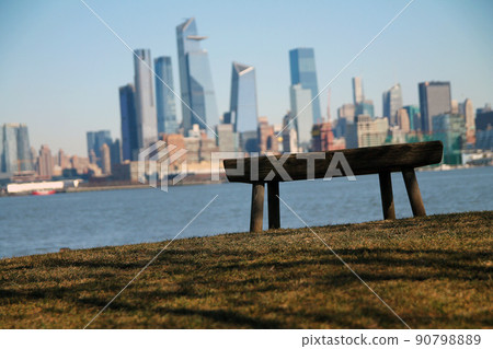 View of Manhattan skyline from New Jersey 90798889