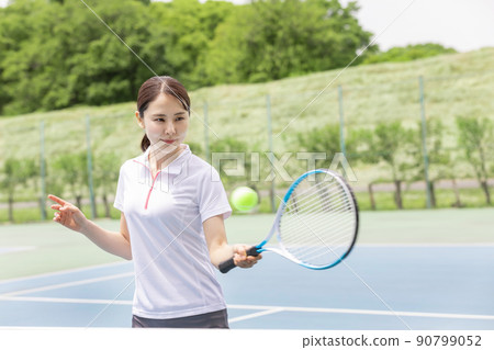 一個女人享受網球 一個女人享受網球 90799052