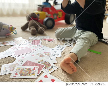 紙牌、玩具和兒童 90799392