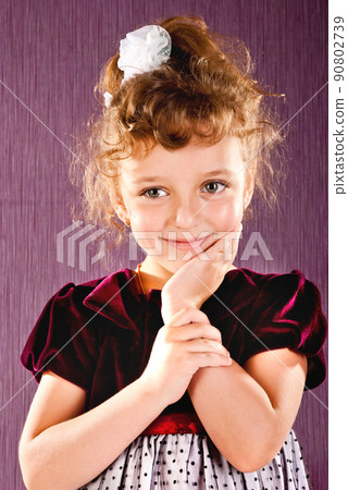 little girl 90802739