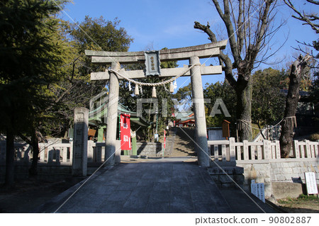 鳥居門上俯瞰豐中市服部綠地公園附近的長光寺住吉神社 鳥居門上俯瞰豐中市服部綠地公園附近的長光寺住吉神社 90802887