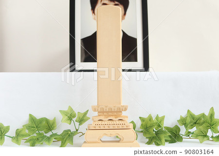 白木太平間放置在死者面前的牌位。 9號祭台圖片 90803164