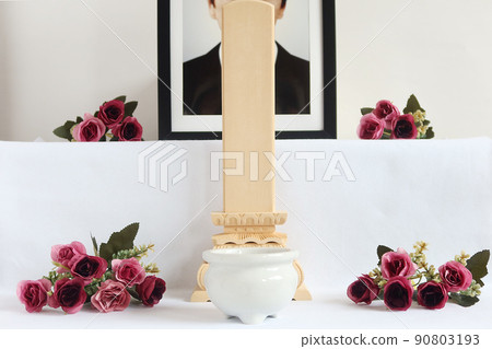 A mortuary tablet placed on the back decoration that is displayed after the funeral. Image of the altar 1 90803193