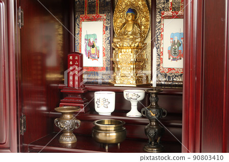 A couple's mortuary tablet and Buddha enshrined in a Zen Buddhist altar 1 A couple's mortuary tablet and Buddha enshrined in a Zen Buddhist altar 1 90803410