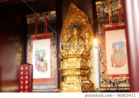 Married couple mortuary tablets and Buddha enshrined in the Buddhist altar of the Soto sect 2 90803411