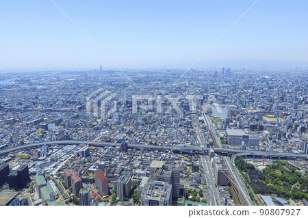 從阿倍野到大阪港的大阪城市景觀 從阿倍野到大阪港的大阪城市景觀 90807927