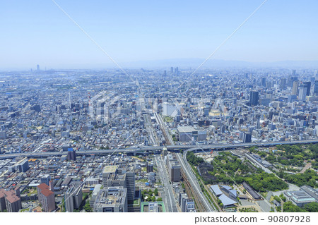 從天王寺到新今宮站的大阪城市景觀 從天王寺到新今宮站的大阪城市景觀 90807928