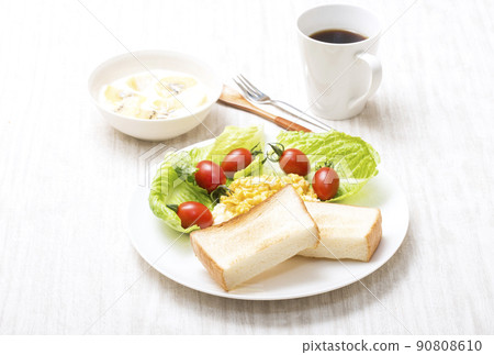 Toast and salad breakfast image light meal image material 90808610