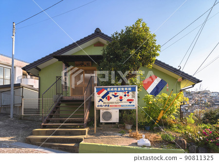 [九州/長崎]小川畑商店的外觀，用風箏圖案裝飾瓷磚。 90811325