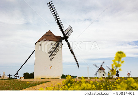 Rural landscape of Mota del Cuervo with windmills in spring 90814401