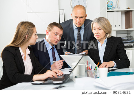 Worried team working at office 90814621