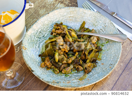 Lechecillas de ternasco. Roasted lamb gizzards served with stewed vegetables. Spanish dish Lechecillas de ternasco. Roasted lamb gizzards served with stewed vegetables. Spanish dish 90814632