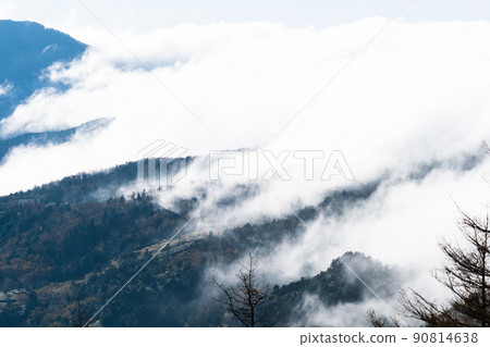 志賀高原秋季雪崩雲 志賀高原秋季雪崩雲 90814638