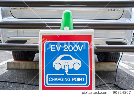 Display board of electric vehicle charging place seen in the parking lot Display board of electric vehicle charging place seen in the parking lot 90814807