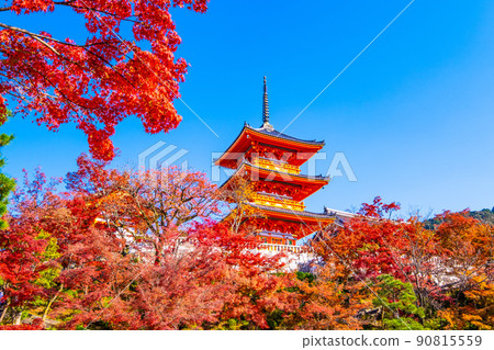 The triple tower of Kiyomizudera and autumn leaves The triple tower of Kiyomizudera and autumn leaves 90815559