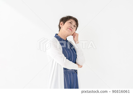 Senior women worry about thinking 90816061