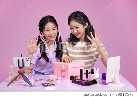 mz generation, asian girl students on beauty live photos image 90817575