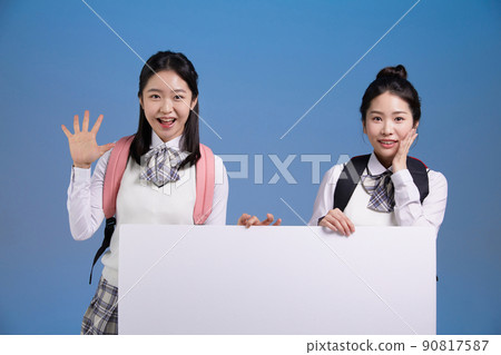 mz generation, asian girl students who are surprised with the panel 90817587